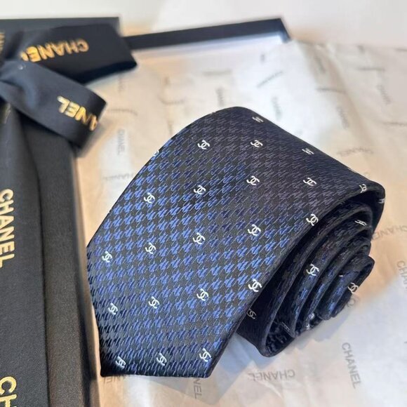 Chanel Men's Black and Red Patterned Tie - Picture 5 of 7